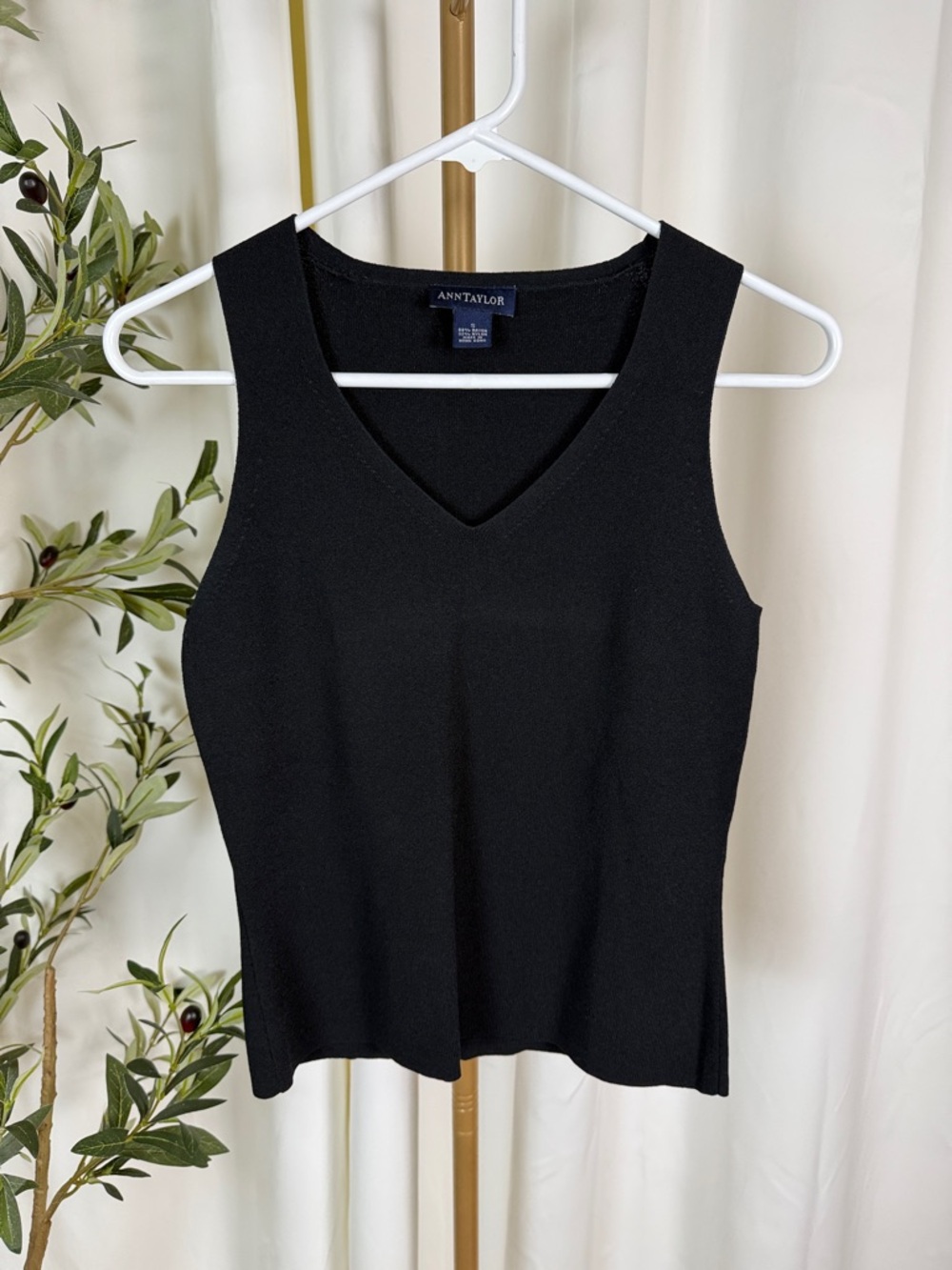 Ann Taylor Black V-Neck Sleeveless Stretchy Knit Tank Sz S (T6)